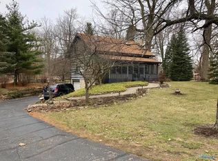 836 Sand Ridge Rd, Bowling Green, OH 43402