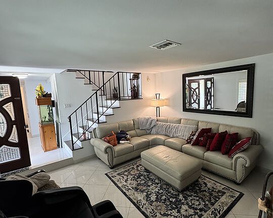 3rd image of 10204 Hanna Ave