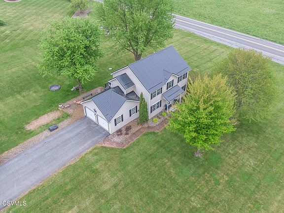 3rd image of 400 Lake View Ln
