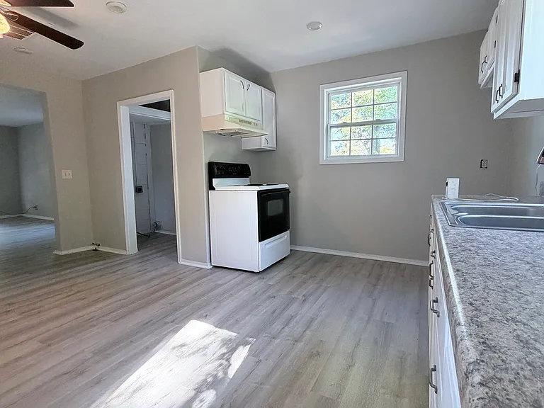 415 W Center Ave — Photo 11