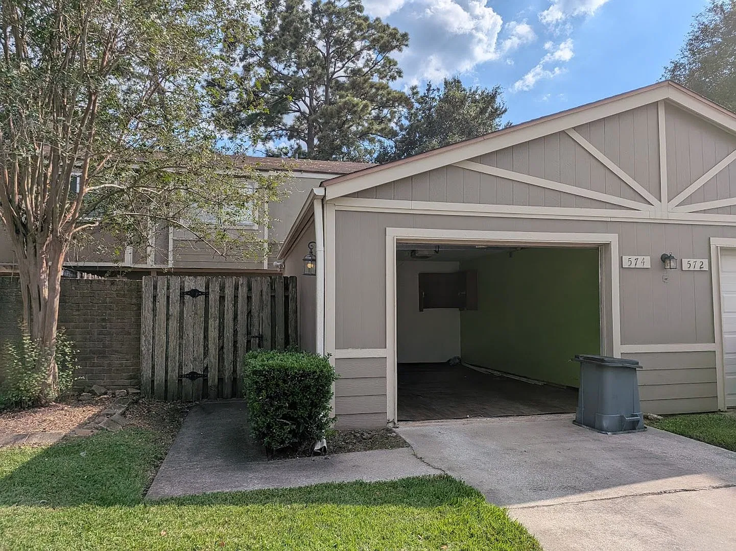 574 Georgetown St Beaumont, TX 77707 — Photo 1