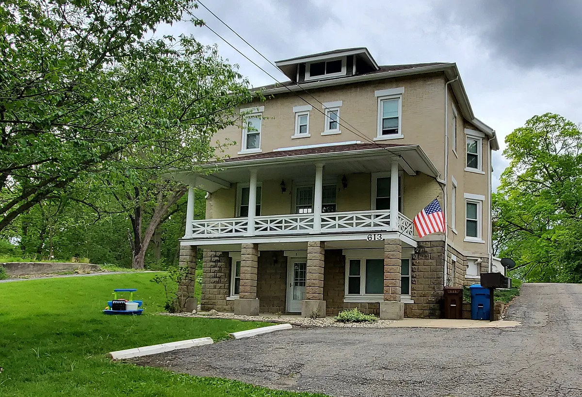 Building Photo - 613 W Pleasant St #3