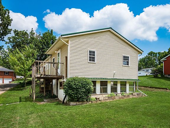 3rd image of 33 Hilltop Dr