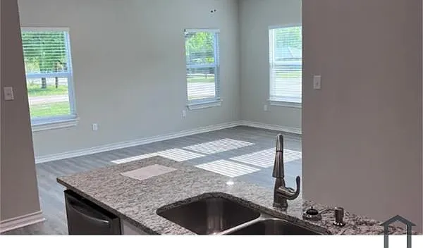 3 bed, 1358 sqft, $1,600 — Photo 4