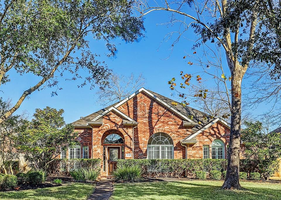 This home is filled with incredible decorator features throughout. Step inside to find raised ceilings, crown molding, upgraded fixtures, decorator paint, and lots of natural light from scattered windows throughout. There's a lot to see so come take 