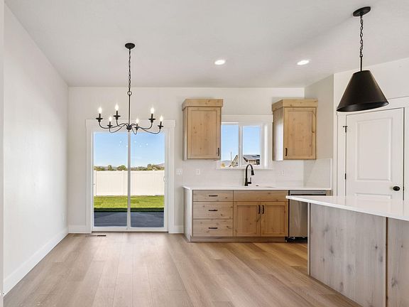 3rd image of 937 Sierra St