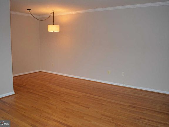 3rd image of 2030 N Vermont St APT 201