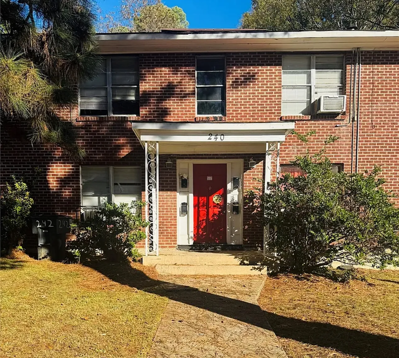 240 Olive St — Photo 1
