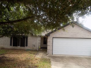 637 Oak View Ct, Azle, TX 76020