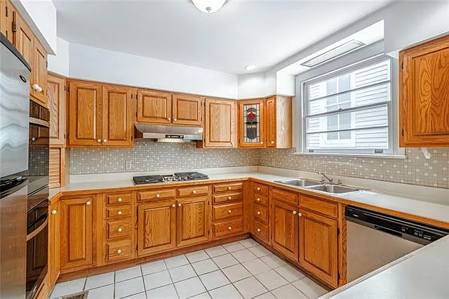 1625 Jefferson Ave — Photo 7