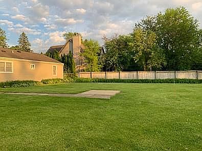 2nd image of 1852 N Windsor Dr