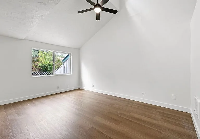 2105 Hawkins Ln — Photo 10