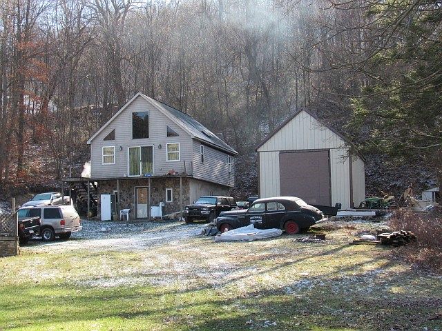 2nd image of 814 Breakneck Rd