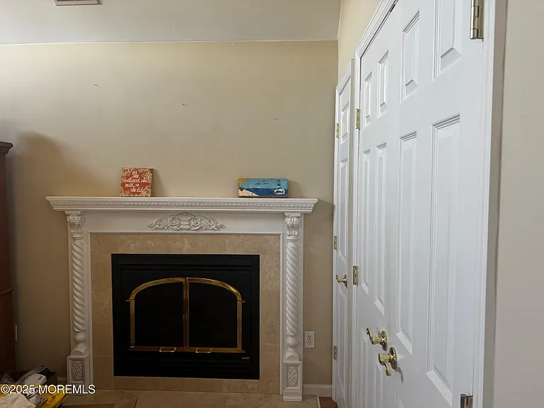 1709 Maple St — Photo 13