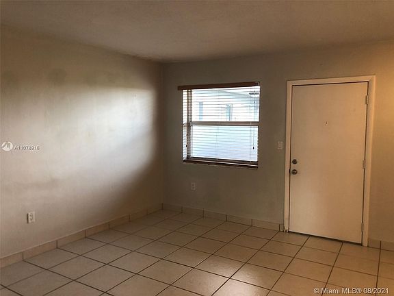 3rd image of 820 Salzedo St APT 404