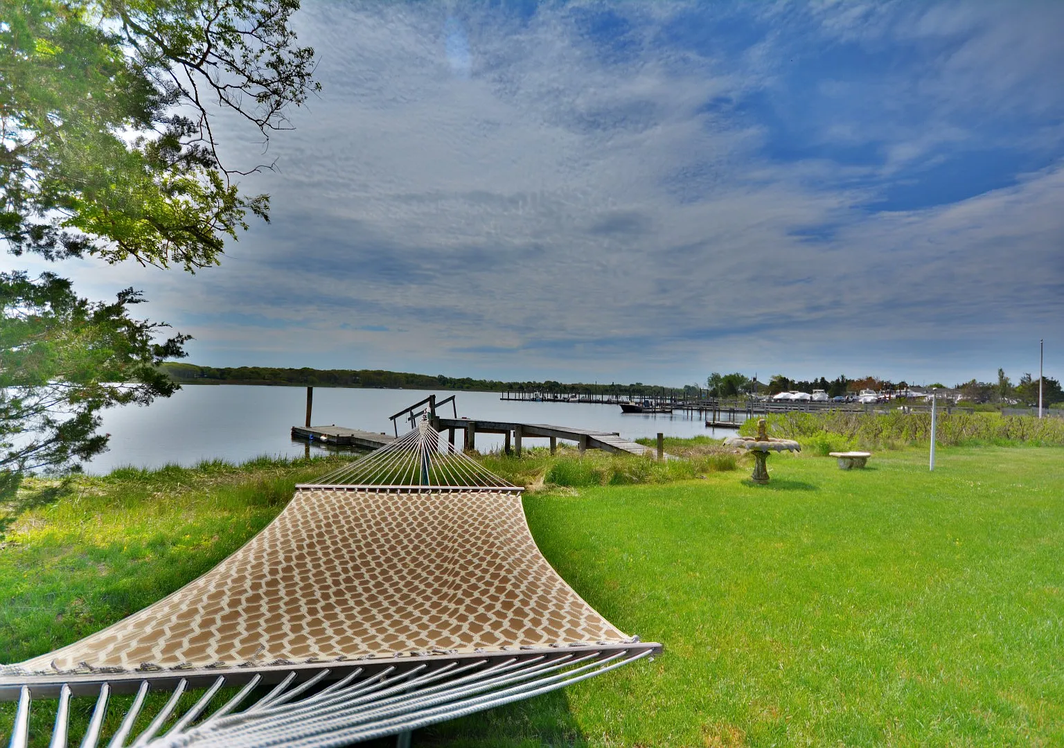 Southampton WaterFront Cottage Pool & Dock — Photo 1