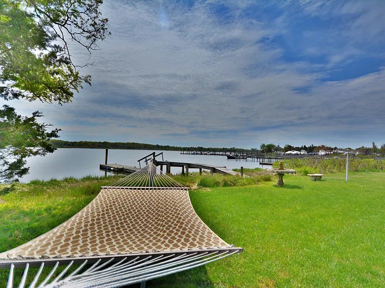 Little Neck Rd — Photo 1