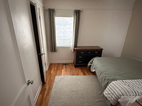 732 Loma Vista Dr NE