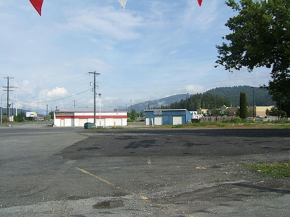 4th image of 750 N Highway 395