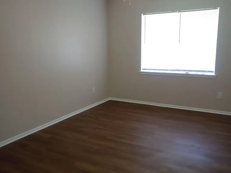 425 Wilson Ln — Photo 13
