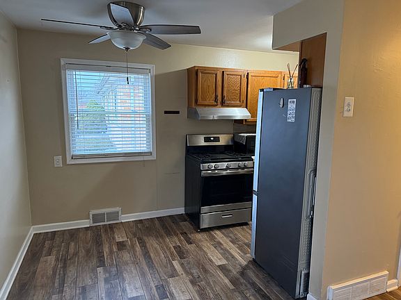 2nd image of 1839 Ackley Ave