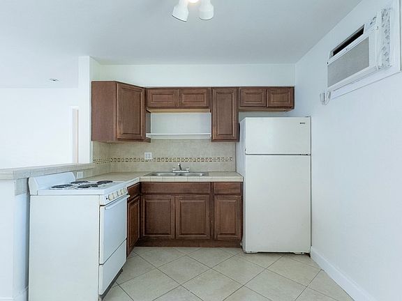 4th image of 490 SE 21st St #3
