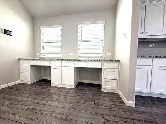 4th image of 218 Brookview Dr