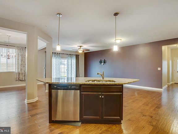 4th image of 140 Dandridge Ct #101