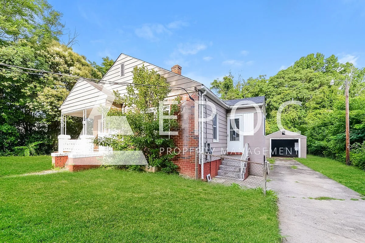 1804 Shady Mt Ave NE — Photo 2