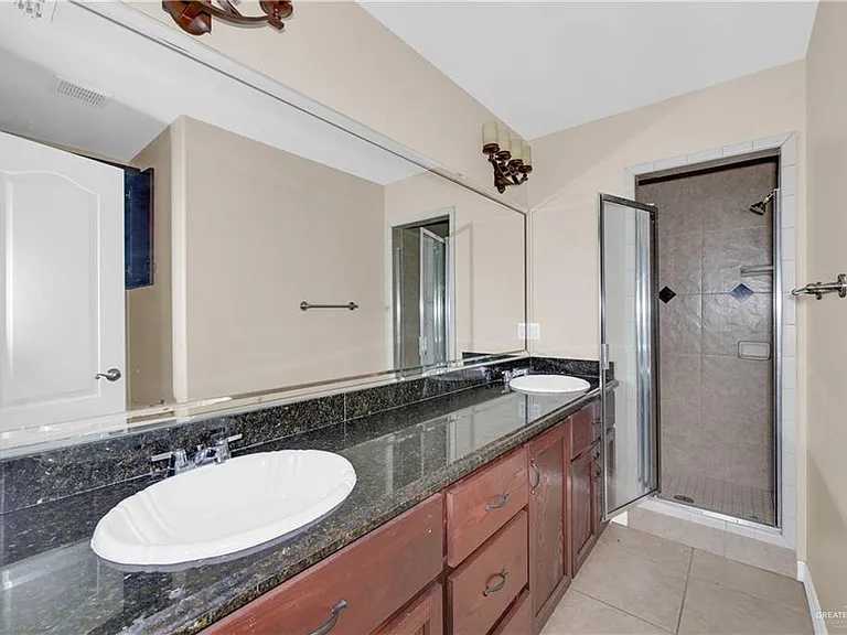 3700 S Embassy Ave #3 — Photo 8