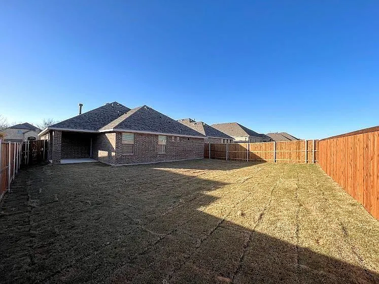 1401 Elizabeth St — Photo 3
