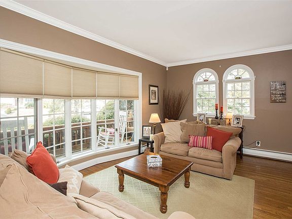 5th image of 12 Burrwood Ct