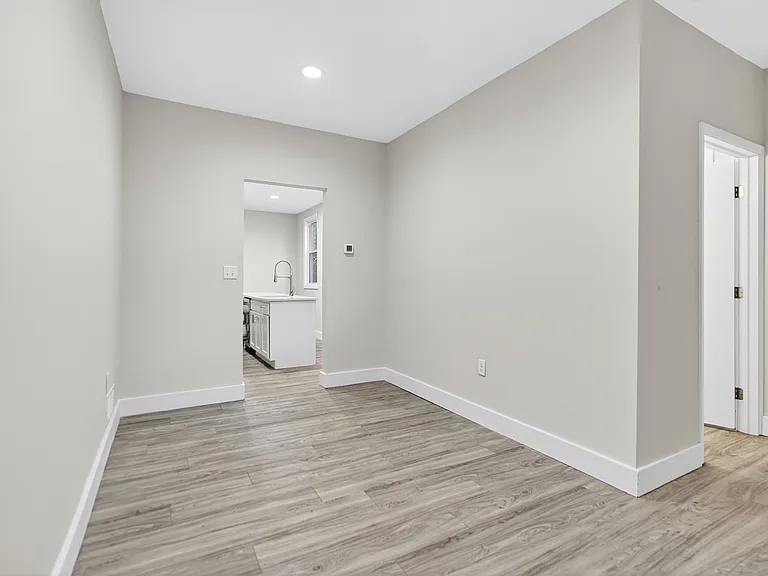 516 Carolyn Ave — Photo 13