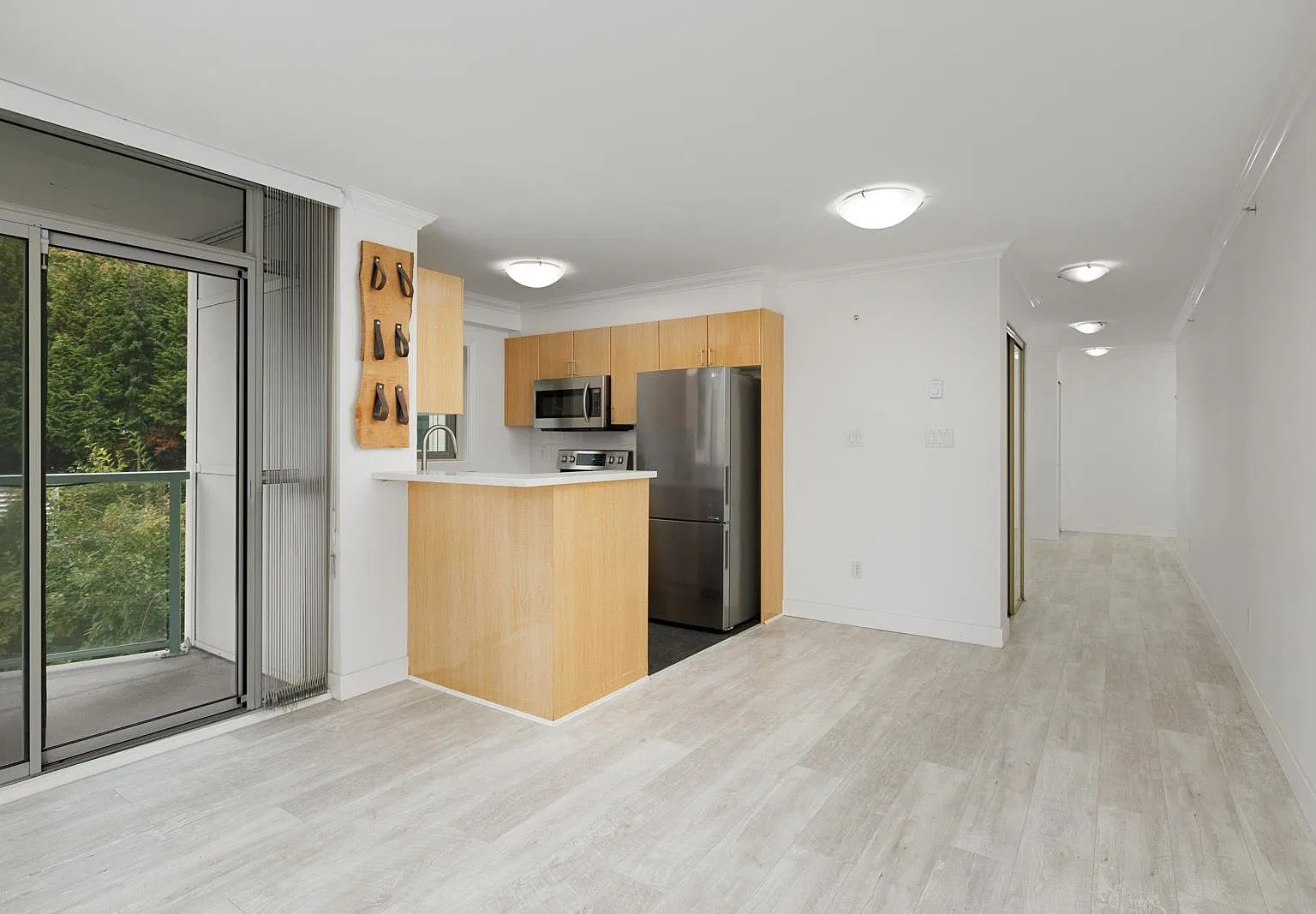 2 bed, 861 sqft, $2,600 — Photo 2