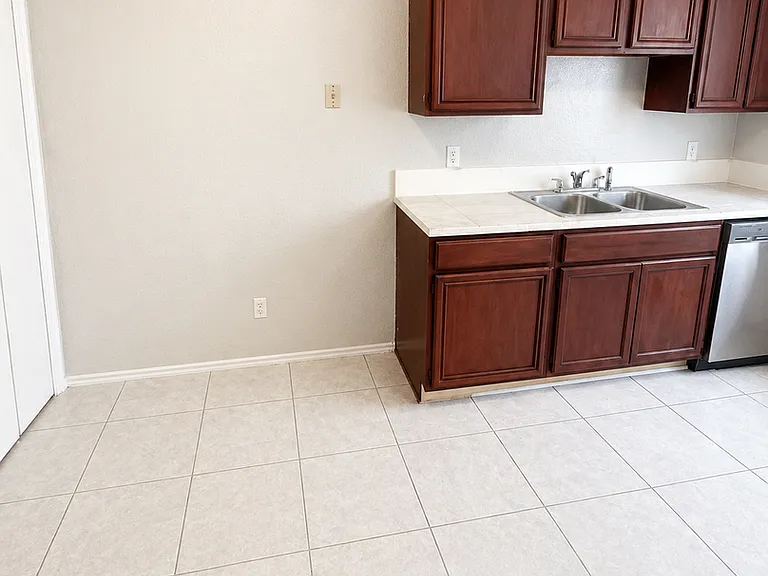 1501 Benttree Dr #B — Photo 6