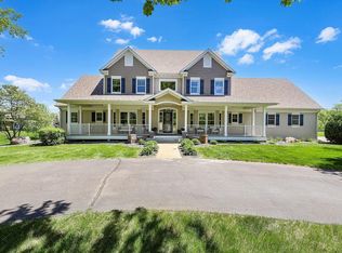 18995 Edgewood Ln, Prior Lake, MN 55372