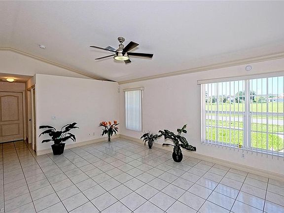 4th image of 819 NE 23rd Ter