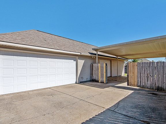 3rd image of 6404 Summerlin Dr