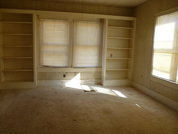 5th image of 144 E 8th St