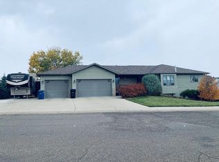 1267 Dell Ave, Dickinson, ND 58601