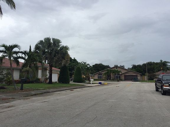 4th image of 1733 Carson Ave