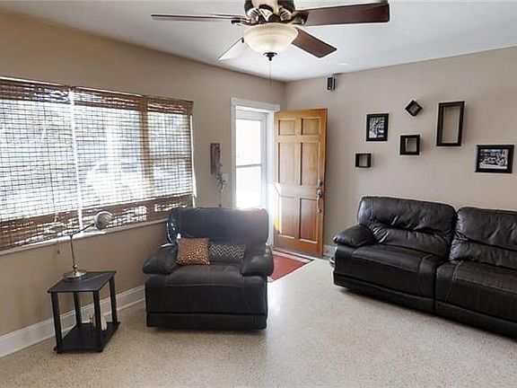 4th image of 1386 Stratford Dr