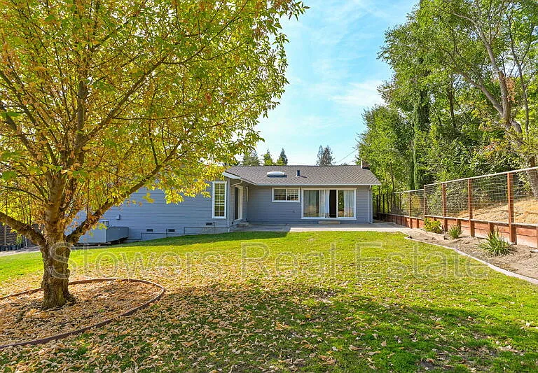 1090 Livorna Rd — Photo 25
