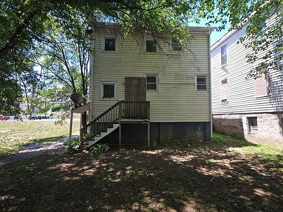 3rd image of 522 6th St SE