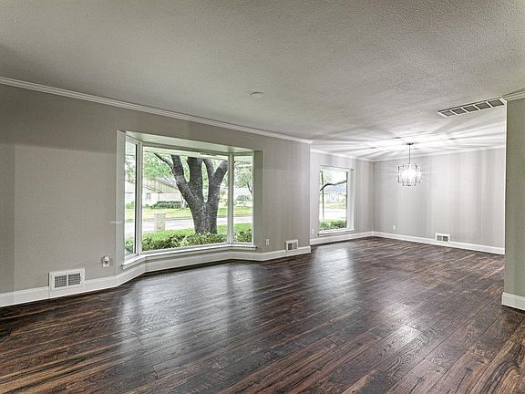 4th image of 13520 Crestmoor Dr