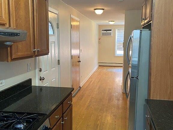 4th image of 2905 W Summerdale Ave APT 2C