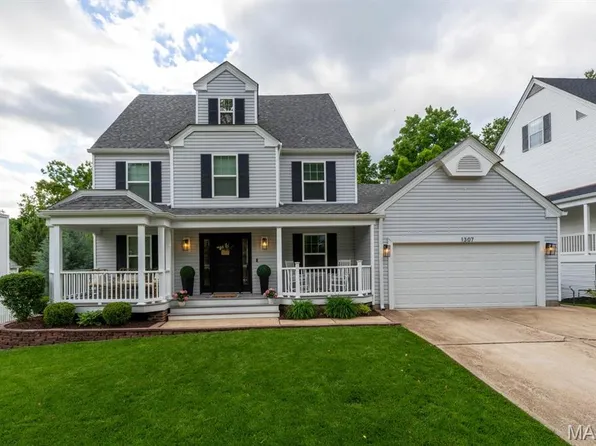 1307 Red Oak Plantation Dr, Ballwin, MO 63021