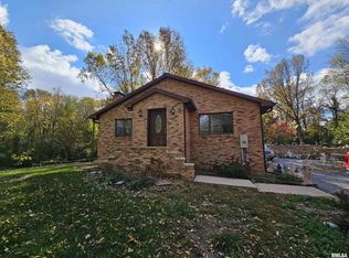 2117 W Woodland Ln, Jacksonville, IL 62650