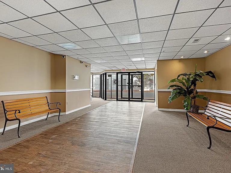 1025 N Madison St #105 — Photo 9