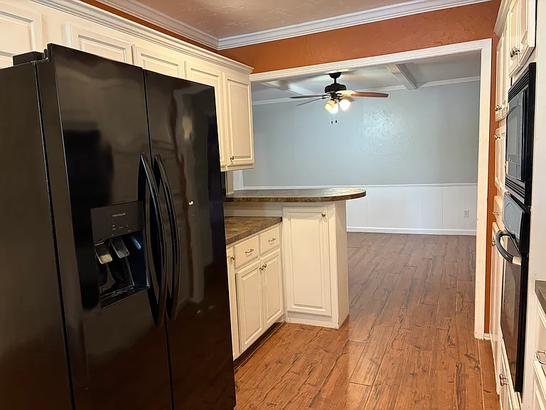 Kitchen & Dining Area